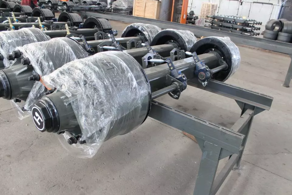 Axle hub